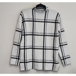 Plaid Women's Sweater in Black and Gray